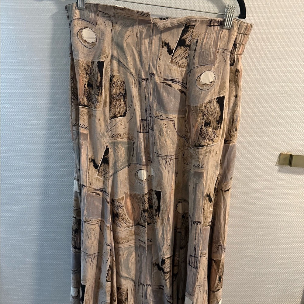 Chic Abstract Beige Maxi Skirt